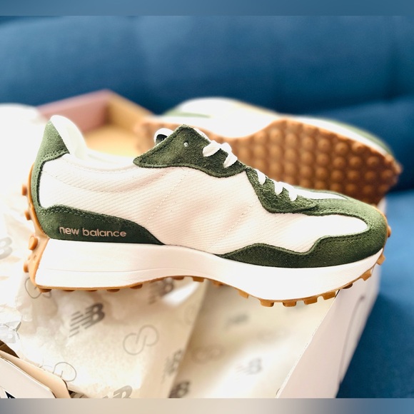 New Balance 327 RARE Womens Casual Sneakers Shoes White Green Tan size 6 - Picture 4 of 16